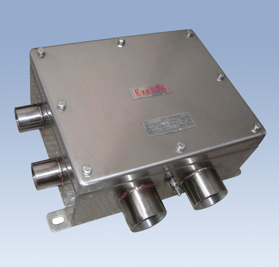 不銹鋼機(jī)箱